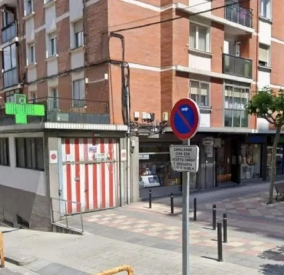 Plaza para moto en Basauri (foto 2)