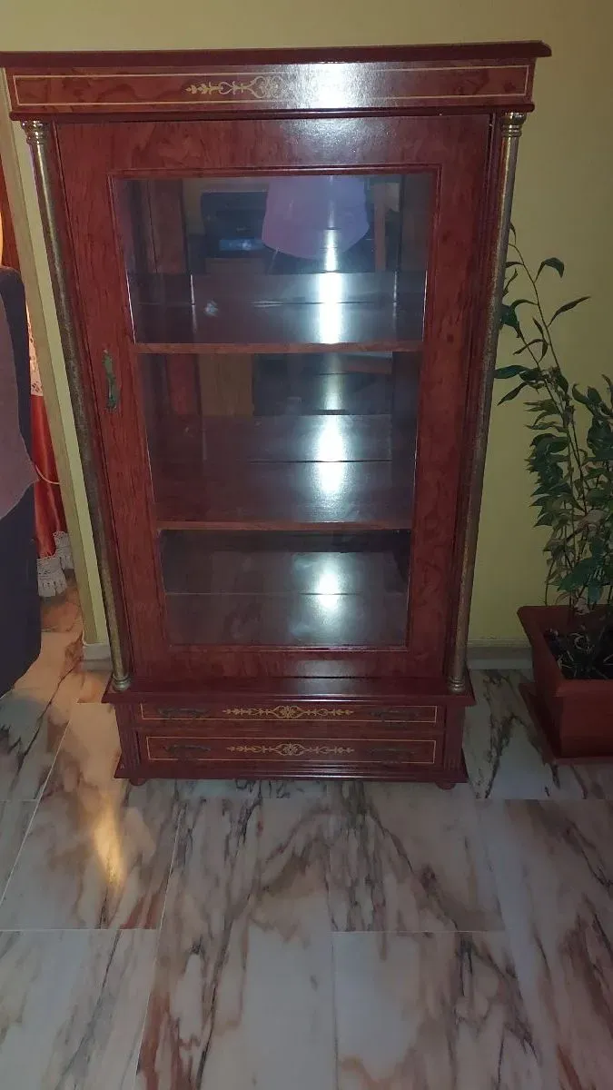 Mueble para cristaleria (foto 1)