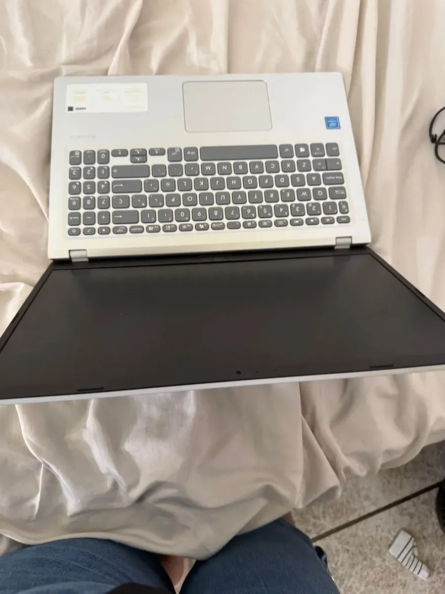 Portátil Intel blanco (foto 1)