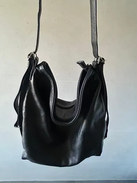Bolso de cuero negro