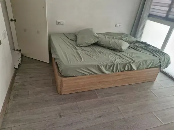 Cama doble con base madera