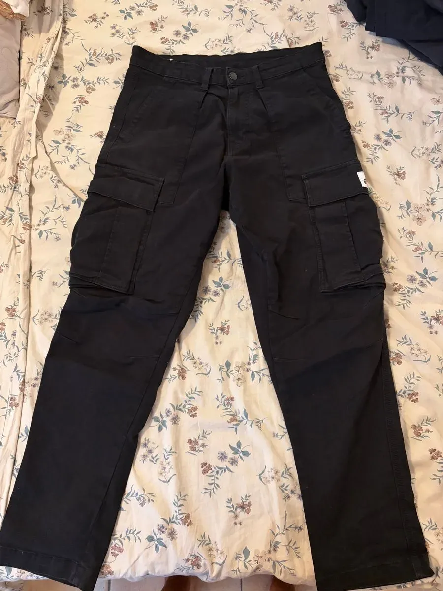 Pantalón cargo negro (foto 2)