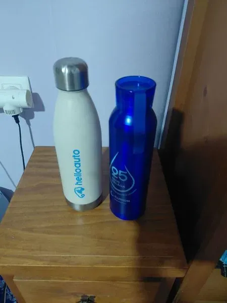 Dos botellas reutilizables