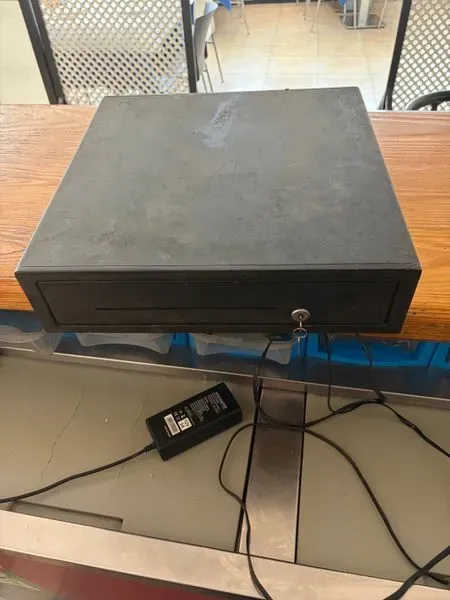 Cajón portamonedas con llave