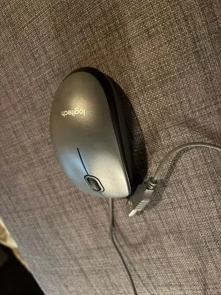 Ratón con cable Logitech