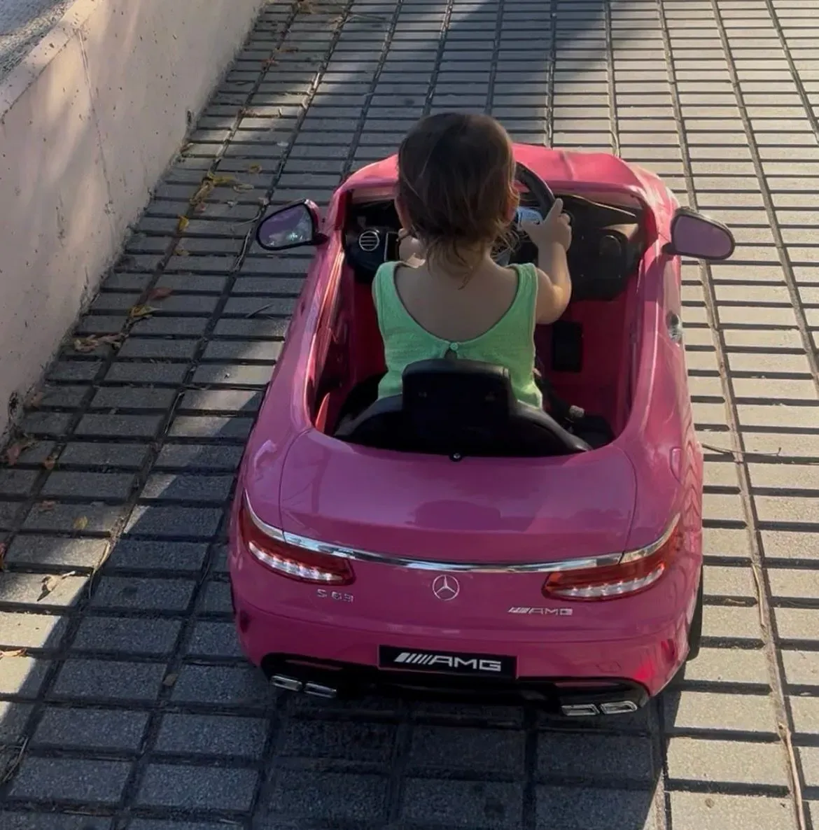 Coche a bateria infantil rosa (foto 2)