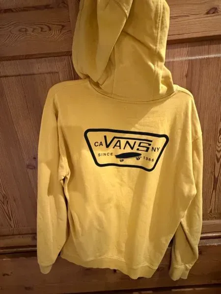 Sudadera amarilla Vans con capucha