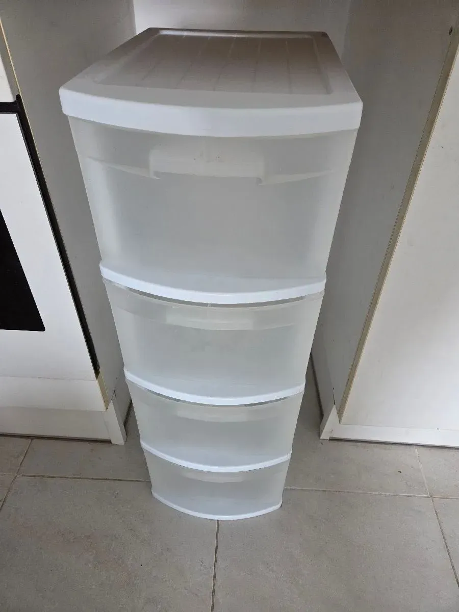 Cajonera de plástico transparente (foto 4)